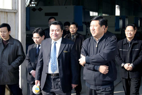 全國人大副委員長張平視察中德機(jī)床 全國人大副委員長張平視察中德機(jī)床